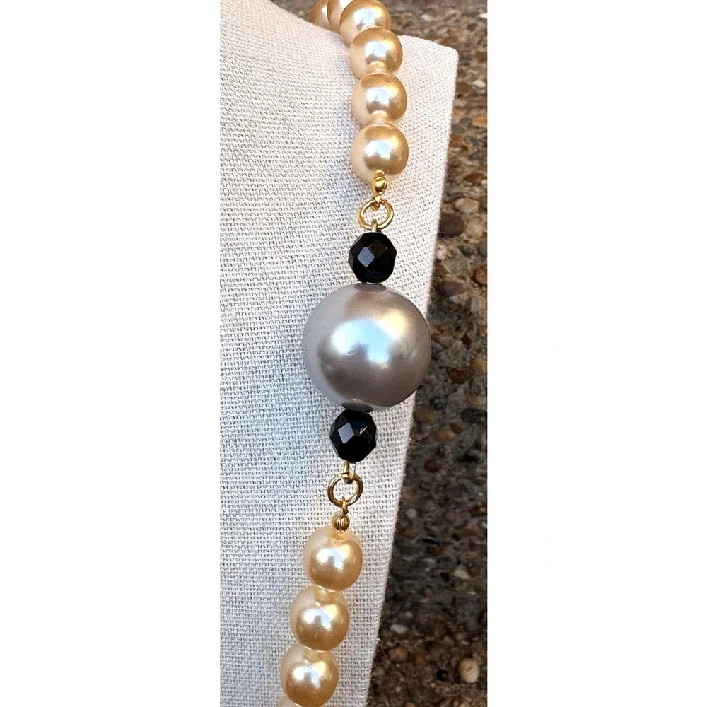 VTG Joan Rivers Knotted Faux Pearl Strand Necklace w/‎ Grey & Black Accents 31